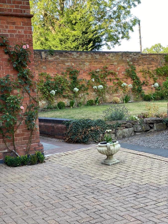 Coundon Lodge Coventry Exterior photo